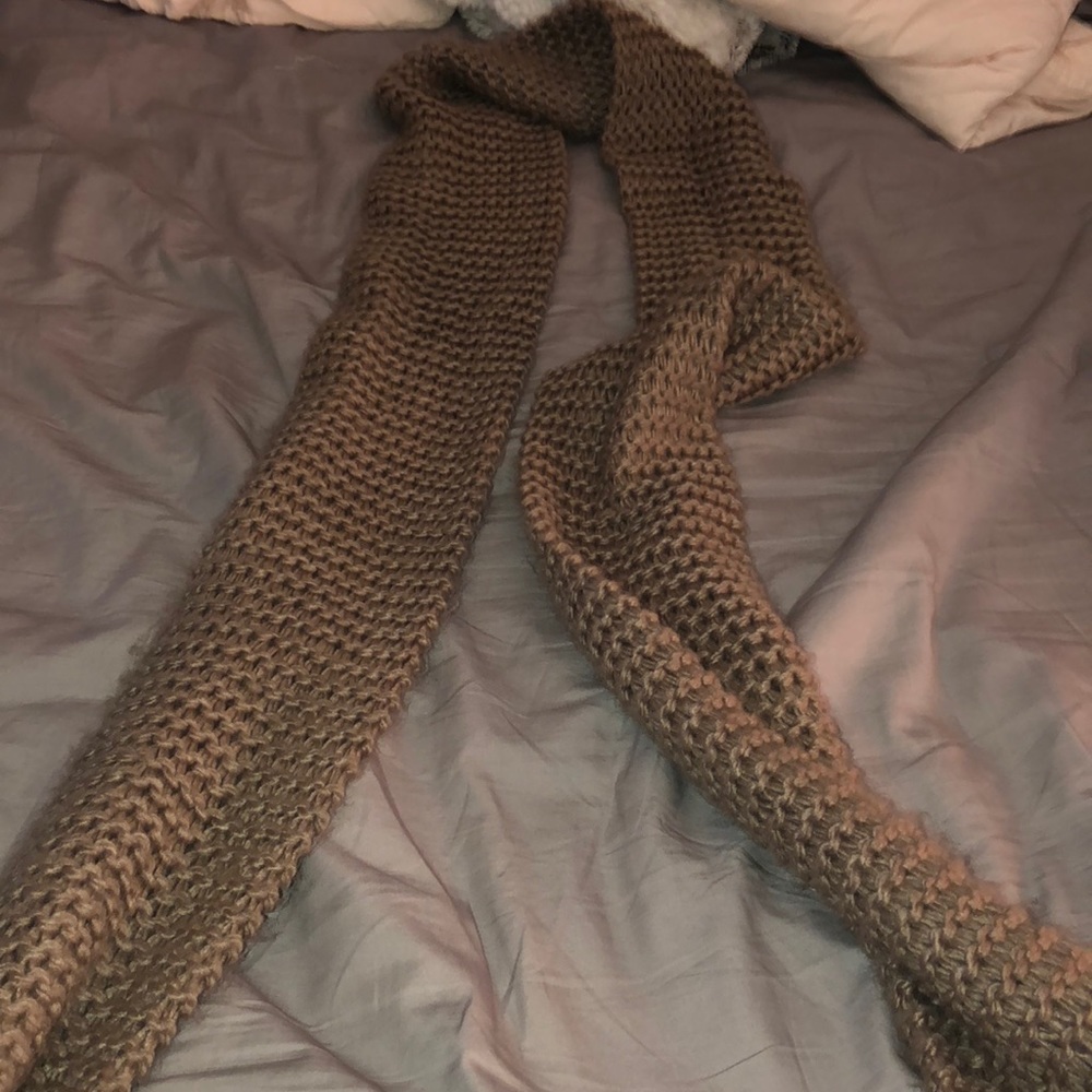Knit scarf